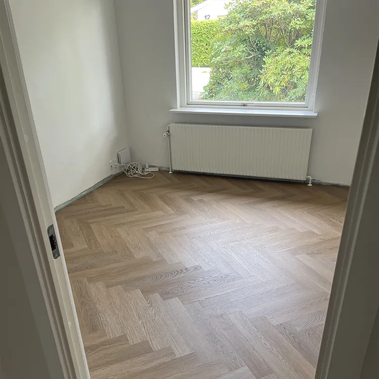 Gulvrenovering i Vodskov med nyt sildebensgulv