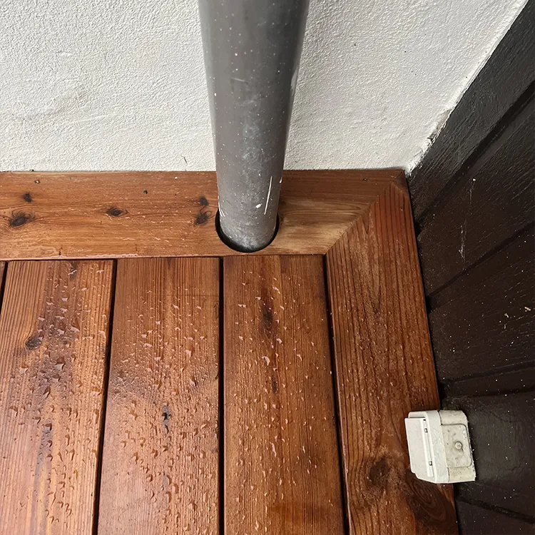 Detaljer på træterrasse med skjult fastgørelse